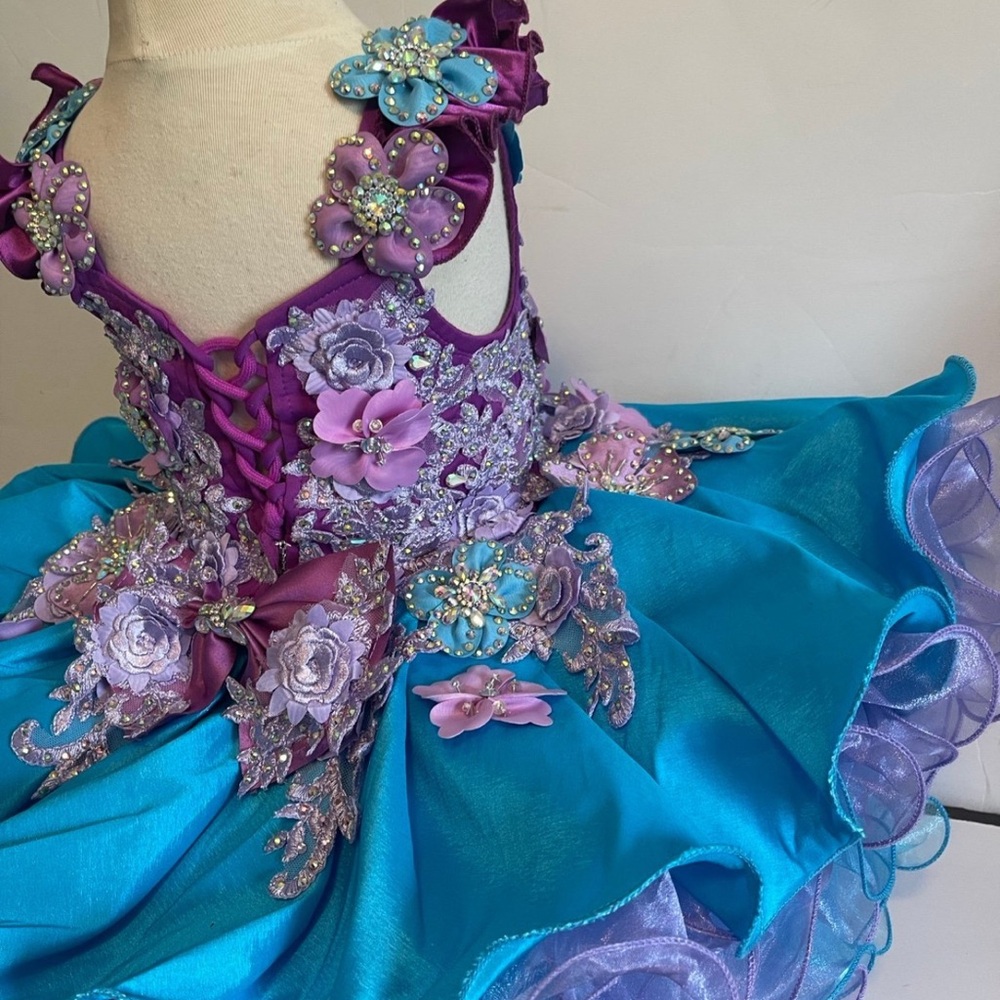 Stunning girls couture lavender cupcake glitz pageant birthday summer dress. - Picture 3 of 3